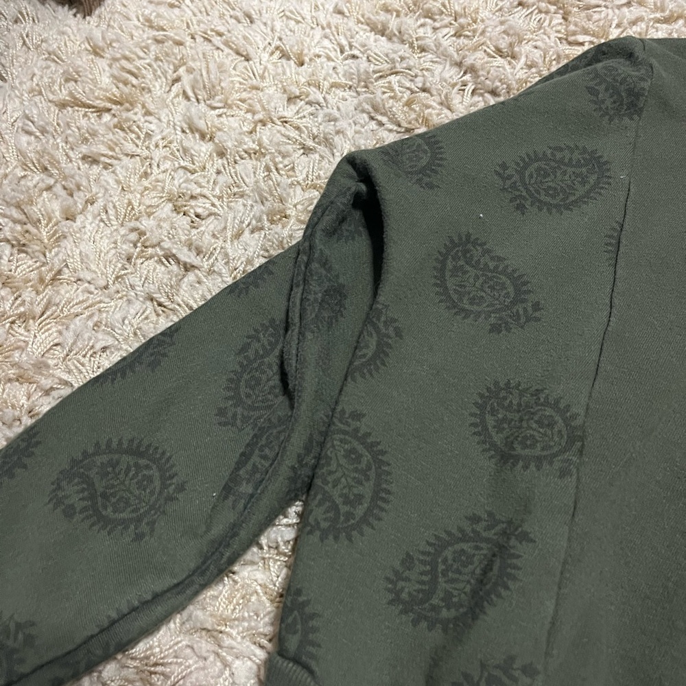 Cropped Crew - Picture 2 of 3